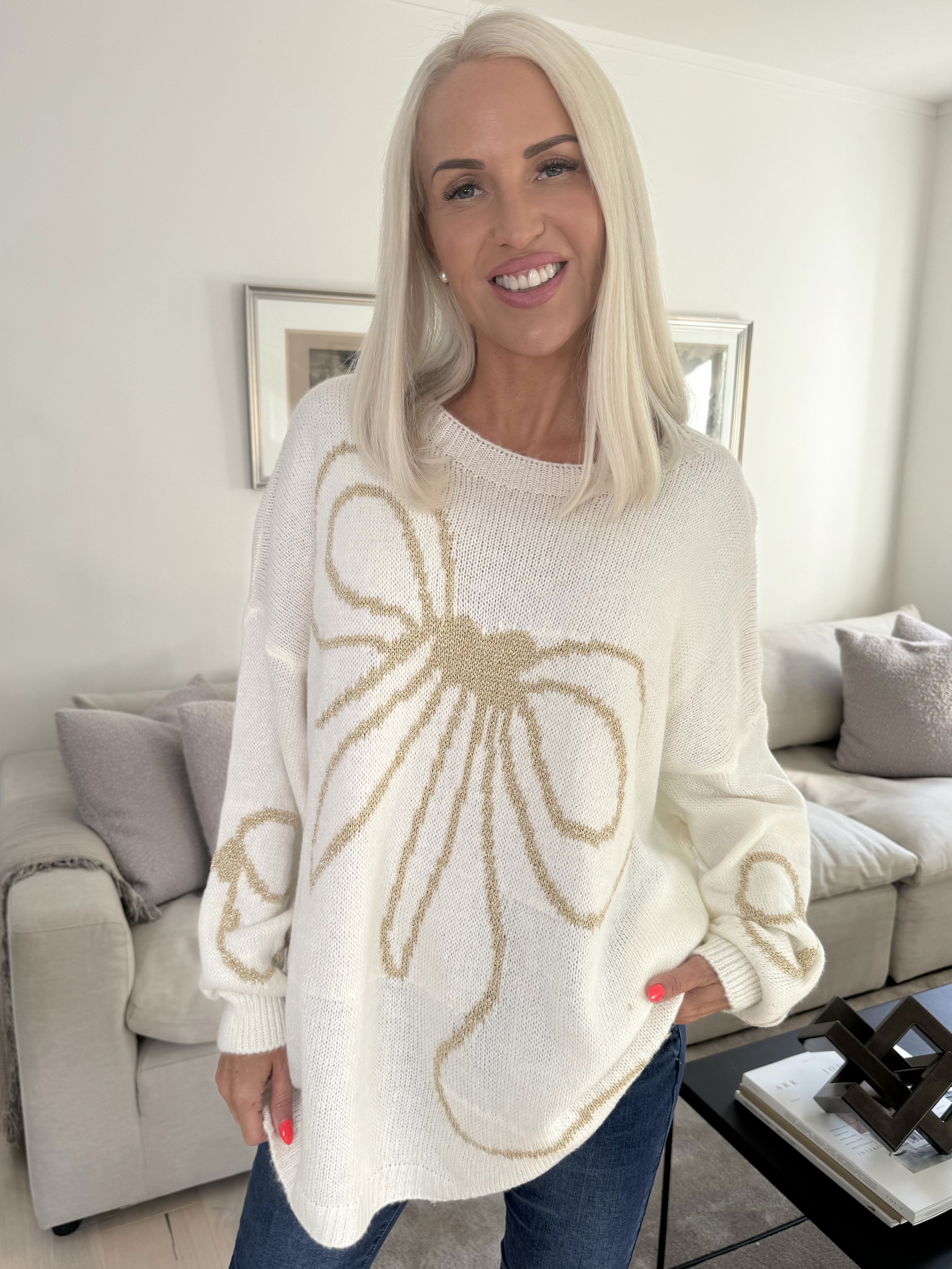 Ruby - Striktrøje med uld og sløjfe i guldtråde